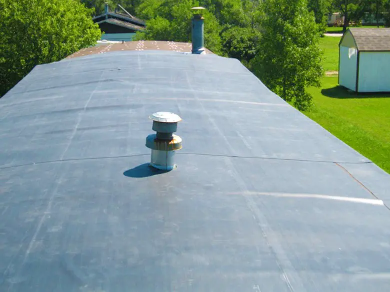 Rubber/plastic roof on a mobile or manufactured home in good condition.